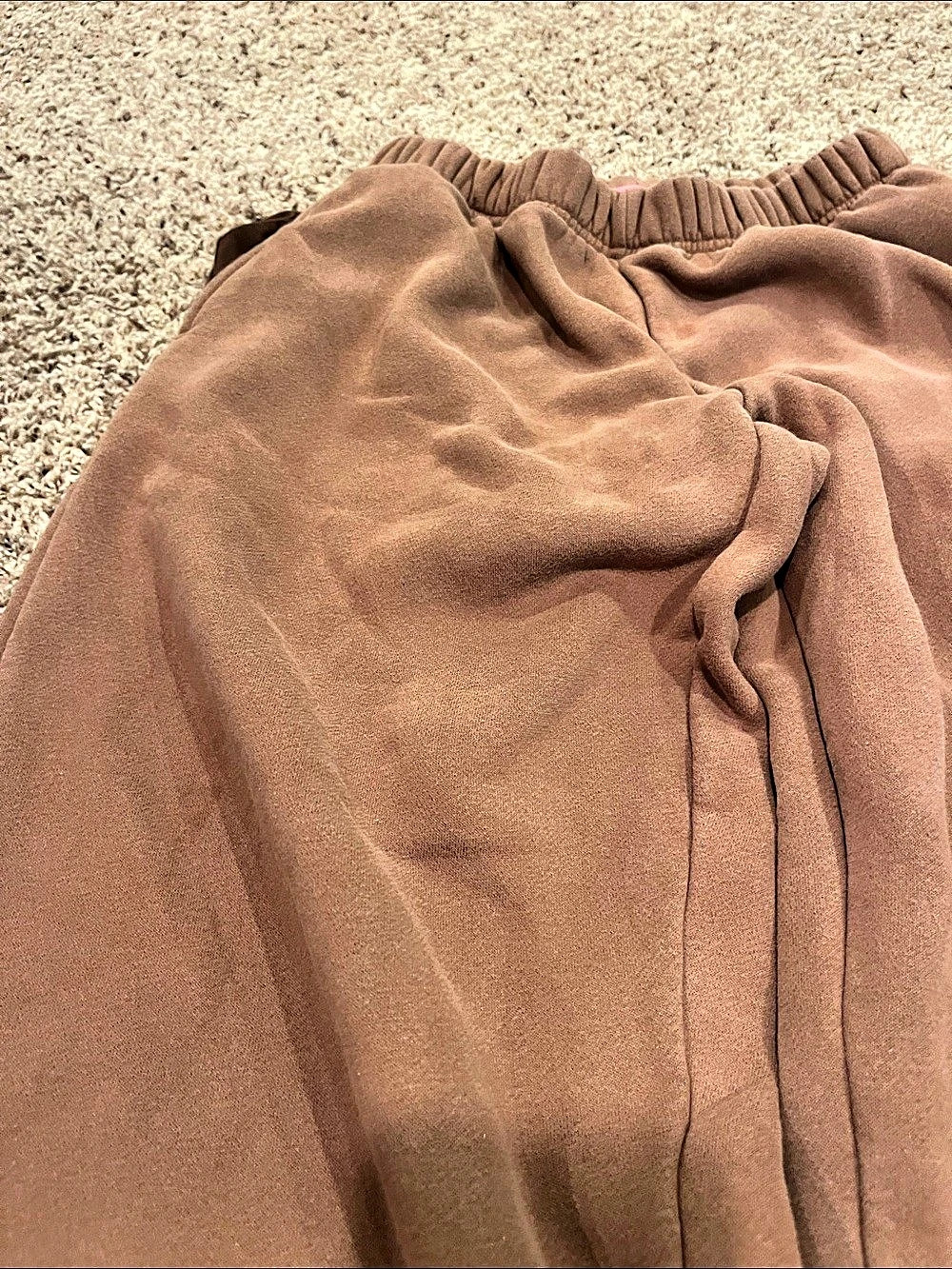Edikted Sweatpants Brown - Picture 2 of 3